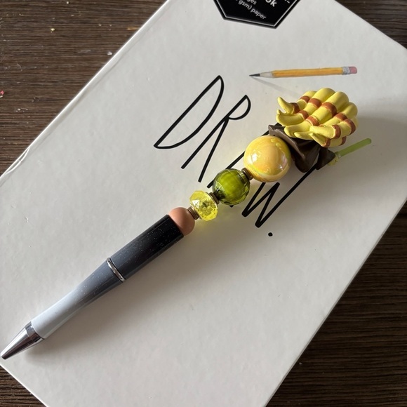 Disney Doorables: Star Wars: Kit Fisto handmade beaded pen - Picture 3 of 3